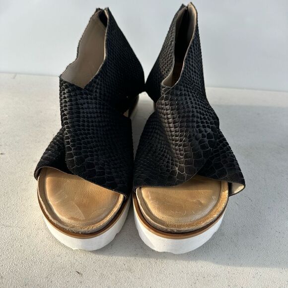 Diba true GangWay Women’s Sandal Black Snake Leather Size 10M Wedge Zip Back - Picture 3 of 8